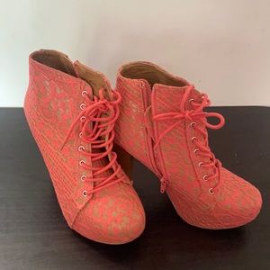 Heel lace boots